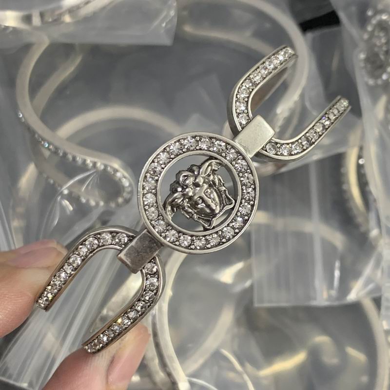 Versace bracelet 06lyx99